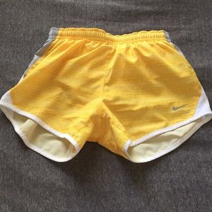 nike shorts(yellow)